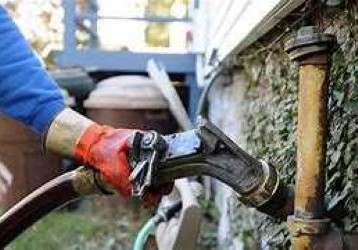 Pumping Oil